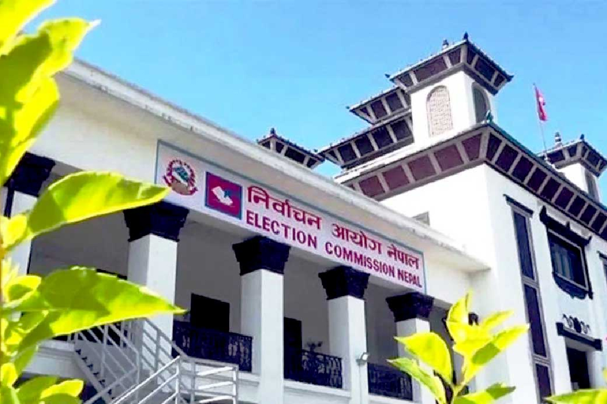उपनिर्वाचन बारे सरकारसँग छलफल गर्दै निर्वाचन आय…